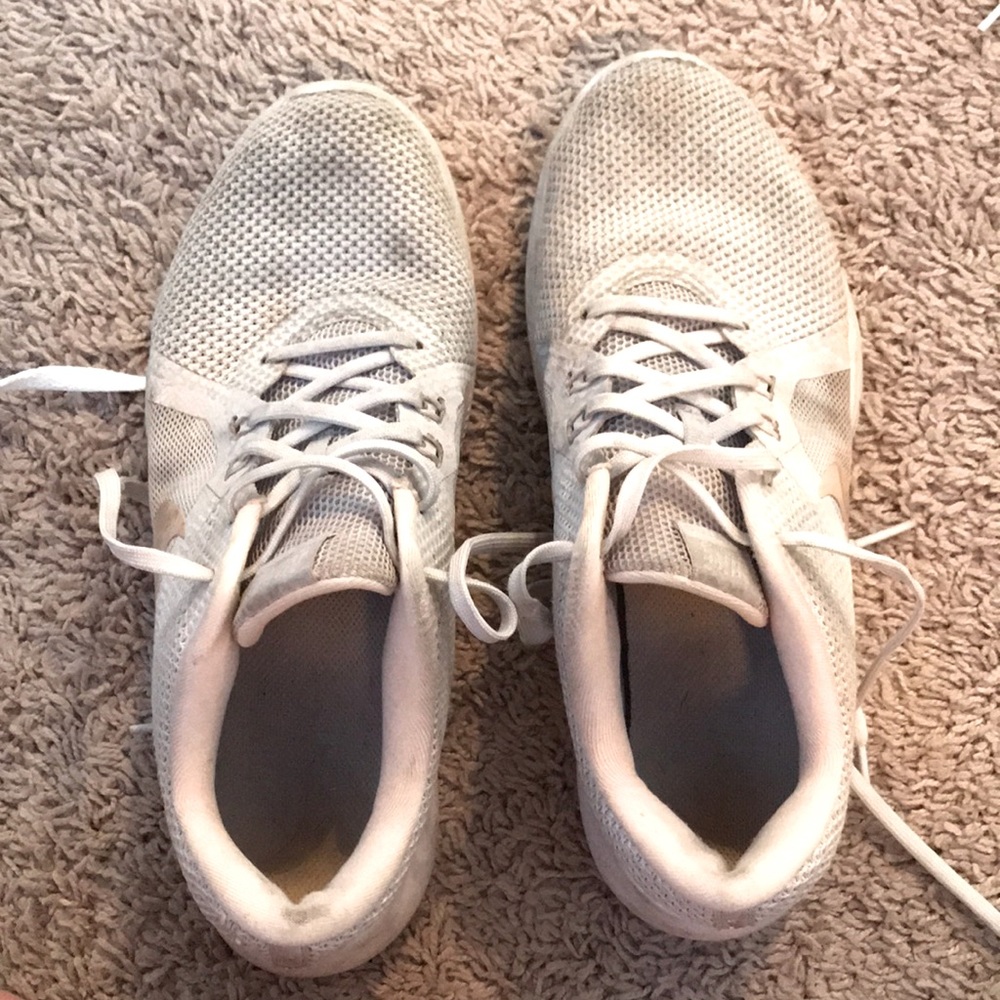 Nike Size 8.5 Gray and Peach Tennis Shoes